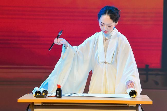 舞蹈+书法《横竖撇点折》2.jpg